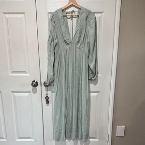 H&M Sage Green Long Sleeve V-Neck Maxi Dress